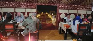 Hosté ubytování Fox Luxury Desert Camp + 37 fotografií