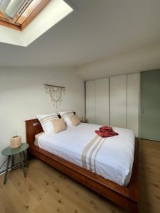 En eller flere senge i et værelse på L'Ermitage les Bains - Duplex TiCocon