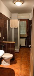 a bathroom with a toilet and a shower and a sink at Mimì Home in Isernia