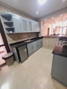 Nhà bếp/bếp nhỏ tại Supreme City Stay in Midtown Compound AUC Avenue +16 ảnh