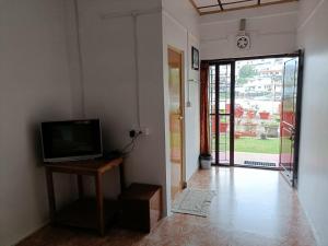 TV o dispositivi per l'intrattenimento presso Trilan Cottages - Donnington Road