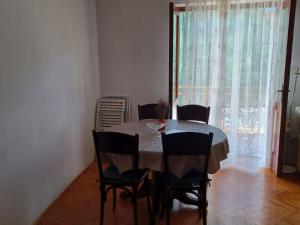 Ein Sitzbereich in der Unterkunft Apartment Marin
