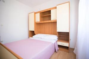 Postel nebo postele na pokoji v ubytování Apartments Ana