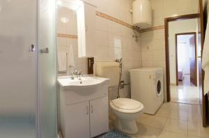Koupelna v ubytování Apartments Ana