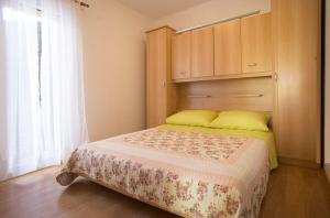 Postel nebo postele na pokoji v ubytování Apartments Ana