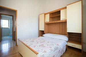 Postel nebo postele na pokoji v ubytování Apartments Ana
