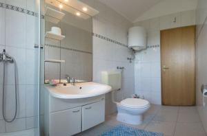 Koupelna v ubytování Apartments Ana