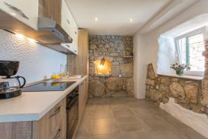 Kuchyň nebo kuchyňský kout v ubytování House Stone