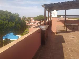 a balcony with a view of a swimming pool at Áprtamento novo Santi Petri in Chiclana de la Frontera