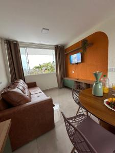 Μια τηλεόραση ή/και κέντρο ψυχαγωγίας στο Flamingo Pé na areia Guaratuba