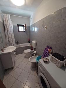 Kúpeľňa v ubytovaní Apartment Marijica + 33 fotografií