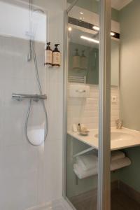 Koupelna v ubytování Hôtel Helzear Montparnasse