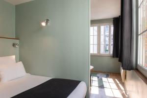 Postel nebo postele na pokoji v ubytování Hôtel Helzear Montparnasse