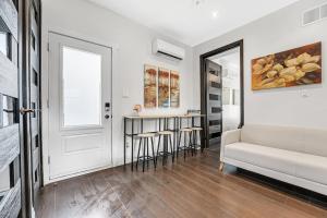 Gallery image of Luxury 2BR Home Near DT GO Hospitals Waterfalls in Hamilton