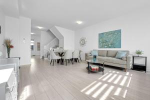 Gallery image of Posh 4 Bed Home with Backyard in Great Location in Burlington