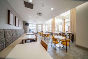 罗切斯特市区希尔顿花园酒店餐厅或其他用餐的地方
