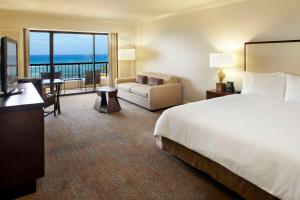 Postel nebo postele na pokoji v ubytování Hilton Hawaiian Village Waikiki Beach Resort