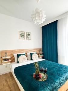 En eller flere senge i et værelse på Lumina stylish 3-room apart with balcony