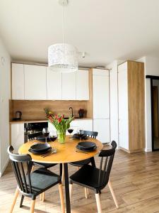 Køkken eller tekøkken på Lumina stylish 3-room apart with balcony + 36 billeder