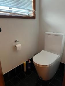Charming 4BR Retreat near Gawler的一间浴室