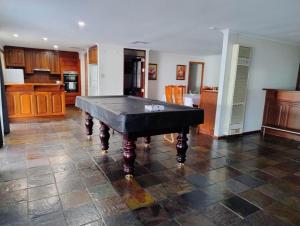 Charming 4BR Retreat near Gawler的厨房或小厨房