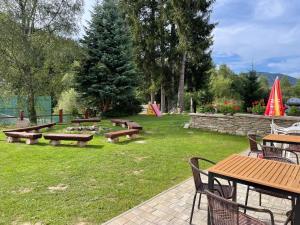 Zahrada ubytování Penzion Pohádka + 37 fotografií