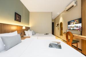 Llit o llits en una habitació de 登巴酒店杨箕地铁店-广交会提供免费穿梭巴士