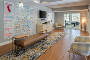 a waiting area with a bench in a room at TownePlace Suites San Jose Campbell in Campbell