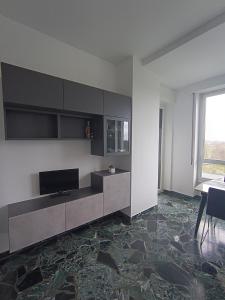 a living room with a tv and a table in it at STANZA matrimoniale metro M5 - Bignami, Carroponte in Sesto San Giovanni
