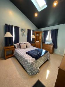 a bedroom with a large bed in a room at Millstone Cottage at Alpine Lake Resort in Terra Alta