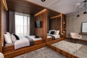 Posteľ alebo postele v izbe v ubytovaní Apartments Wroc'LOVE by me &302 Legnicka Self Check-In 24h & Lift & Air conditioning