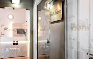 Koupelna v ubytování Hotel Fiorita