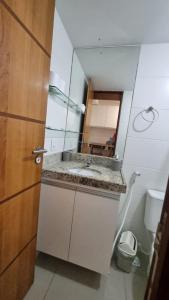 Koupelna v ubytování Confortável Flat com piscina de borda infinita na cobertura