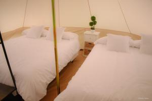 Ένα ή περισσότερα κρεβάτια σε δωμάτιο στο Camping Valdeluna +100 φωτογραφίες