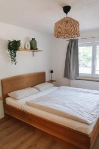 Ένα ή περισσότερα κρεβάτια σε δωμάτιο στο Apartment am Hopfensee