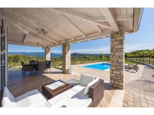 Πισίνα στο ή κοντά στο Villa Isabella