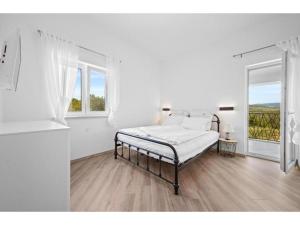 Ένα ή περισσότερα κρεβάτια σε δωμάτιο στο Villa Isabella +24 φωτογραφίες