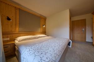 Postel nebo postele na pokoji v ubytování Hotel Marten - Joker Card Partner