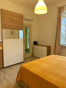a room with a bed and a refrigerator in it at Nuovissimo a 300 mt dalle Mura con posto auto in Lucca