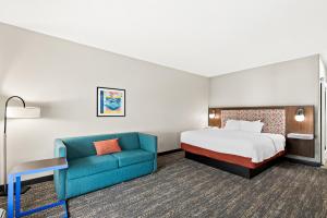 Hampton Inn Longview客房内的一张或多张床位