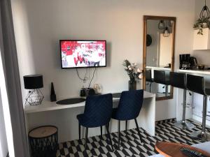 Televízia a/alebo spoločenská miestnosť v ubytovaní Apartment