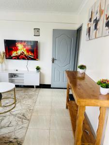 Μια τηλεόραση ή/και κέντρο ψυχαγωγίας στο Rispers Homes Nanyuki
