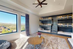 Katil atau katil-katil dalam bilik di Valley View Retreat | Main House +17 gambar