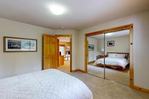 a bedroom with a bed and a large mirror at Vista Pines Retreat in Tahoe Vista