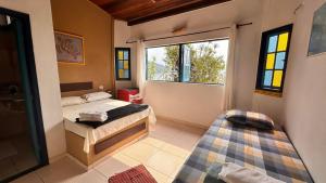 Cama ou camas em um quarto em Pousada Canto do Mar Ilha Grande