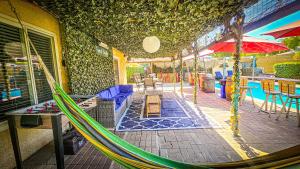Gallery image of Tropical Paradise in Fresno