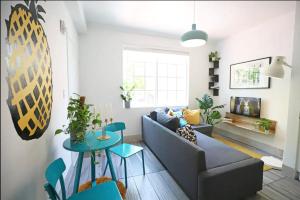 Χώρος καθιστικού στο South Beach Steps to Ocean Drive Free Parking & Pet Friendly
