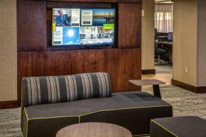 TV a/nebo společenská místnost v ubytování Courtyard by Marriott Abilene Southwest/Abilene Mall South