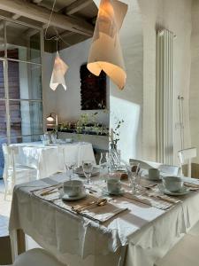 Reštaurácia alebo iné gastronomické zariadenie v ubytovaní B&B A Piazza del Gesù
