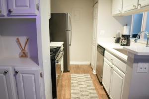 Cuina o zona de cuina de Luxury & Convenience in South End Charlotte